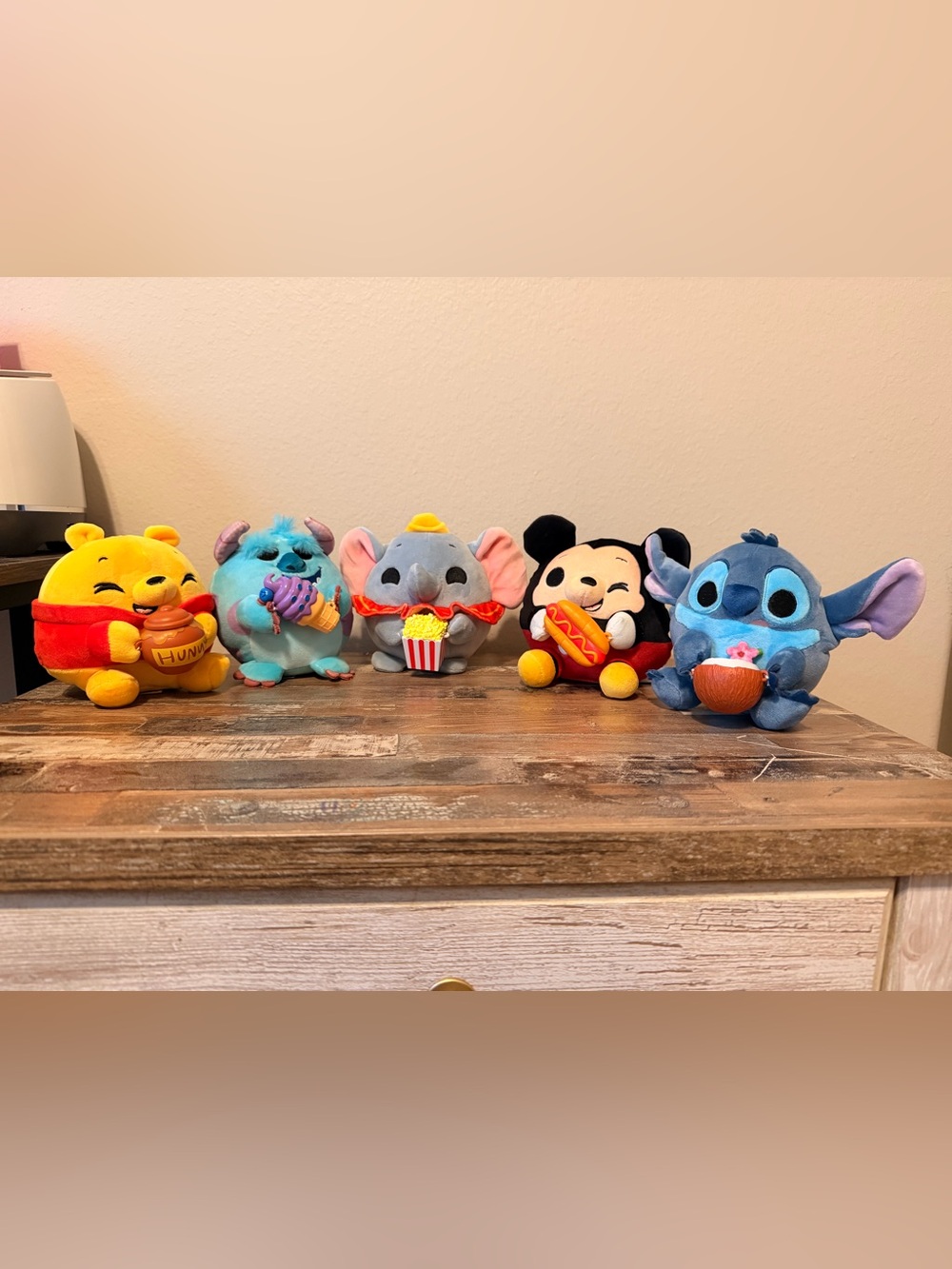 Zuru DISNEY mystery Snackles set of 5